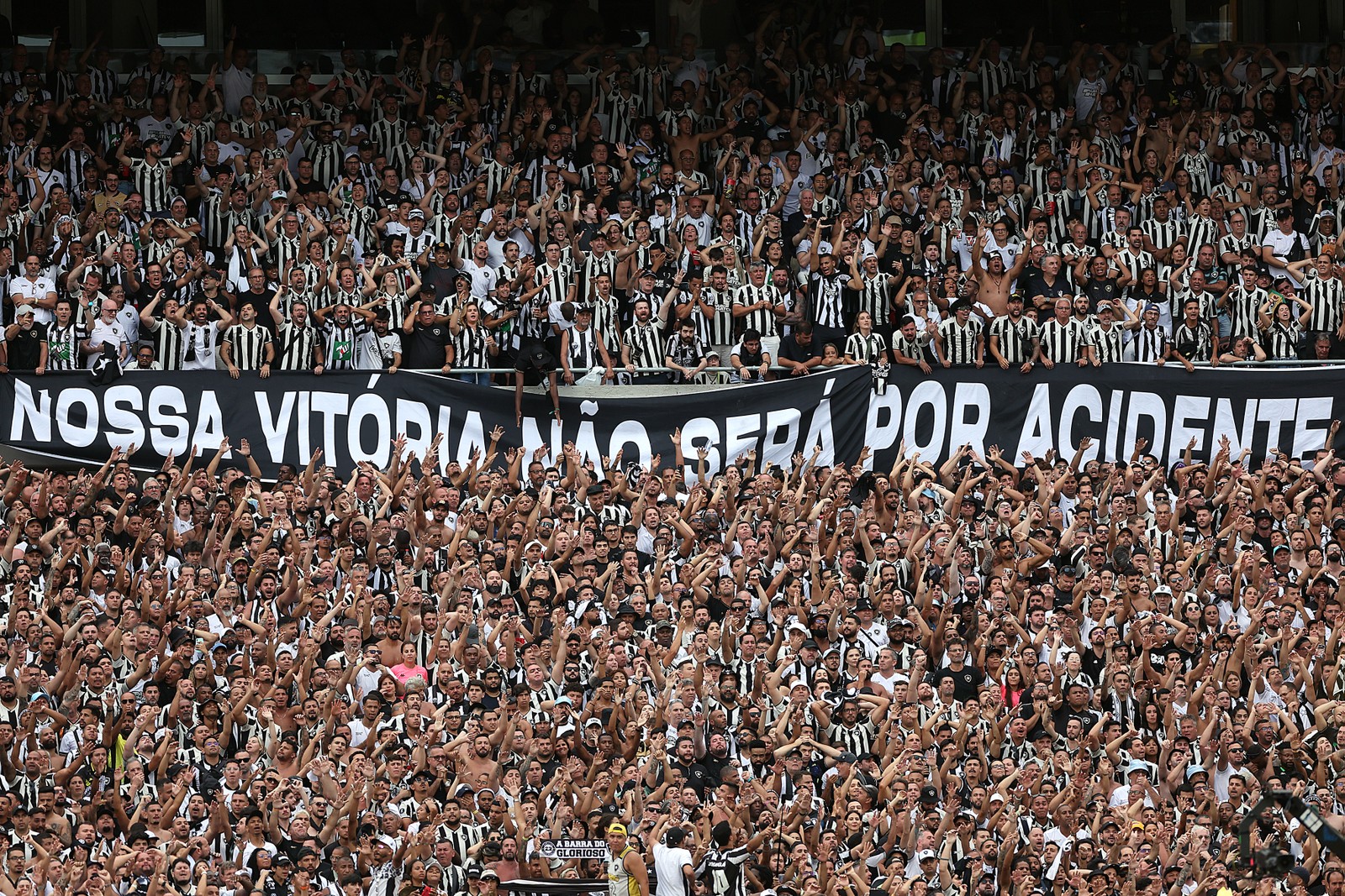 Torcida do Botafogo no Monumental — Foto: Vitor Silva