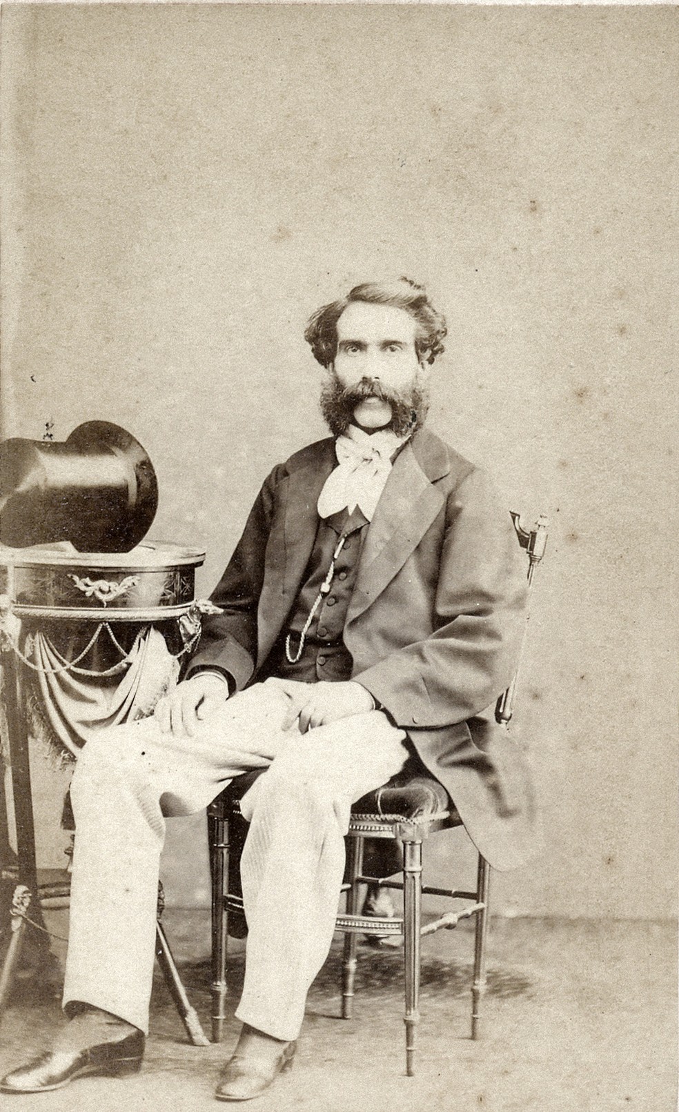 Autorretrato do fotógrafo Insley Pacheco: referência para profissionais de sua época — Foto: Acervo IHGB/Insley Pacheco