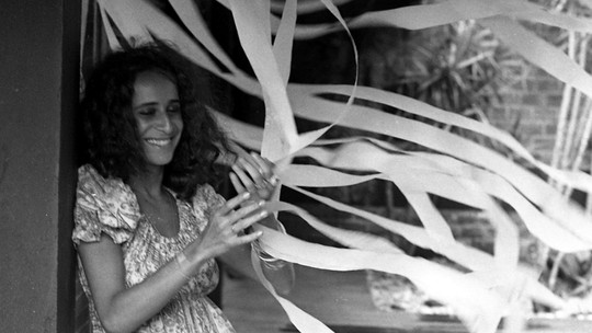 Maria Bethânia: 'Meu pai e minha mãe se amam loucamente, esse amor passava para mim e meus irmãos' Maria Bethânia: 'Meu pai e minha mãe se amam loucamente, esse amor passava para mim e meus irmãos'