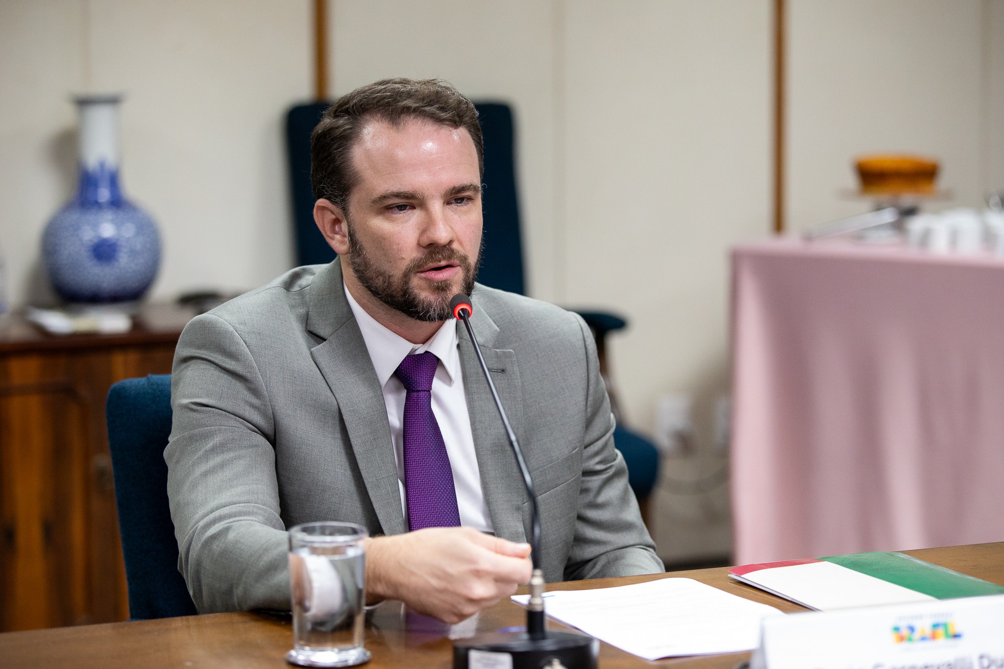 Diesel, endividamento das famílias e eventos com Lula: a primeira semana de Dario Durigan à frente da Fazenda