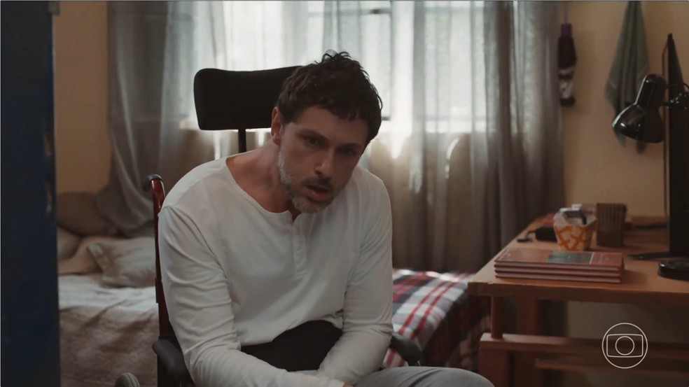 O personagem Leonardo Roitman, na novela'Vale tudo': papel é interpretado pelo ator Guilherme Magon — Foto: Reprodução/TV Globo