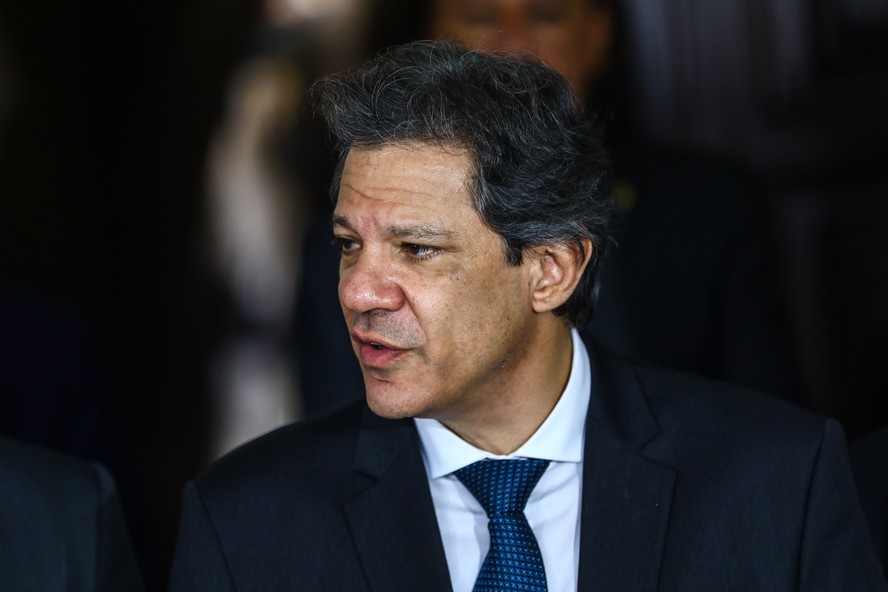 Ministro da Fazenda, Fernando Haddad e Davi Alcolumbre, presidente do Senado Federal, dão entrevista coletiva na residência oficial do Senado