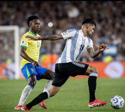 Atlético de Madrid prepara oferta por Cuti Romero após encaminhar saídas no elenco