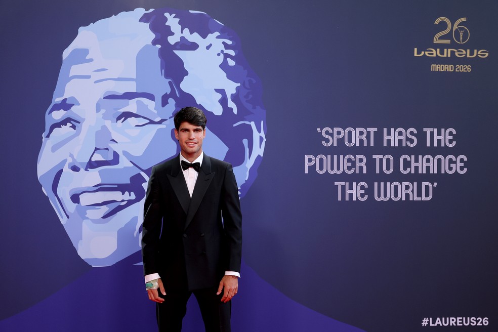 Carlos Alcaraz no tapete vermelho do Prêmio Laureus de 2026, realizado nesta segunda-feira (20) em Madrid — Foto: Pablo Cuadra/Divugação Laureus