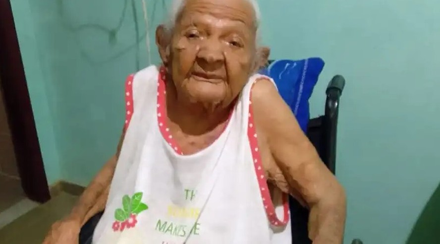 Deolira mora com a filha de 89 anos e as netas