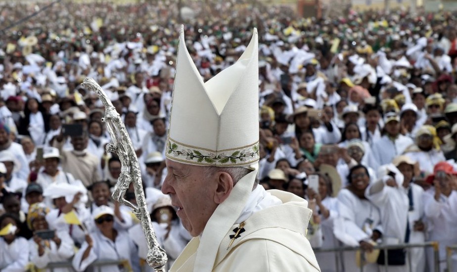 Papa Francisco usa vestes litúrgicas realizadas na Amazônia
