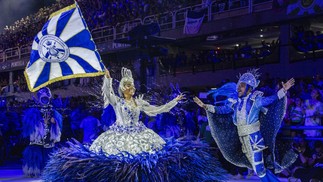 Desfile da Acadêmicos de Niterói — Foto: Domingos Peixoto / Agência O Globo