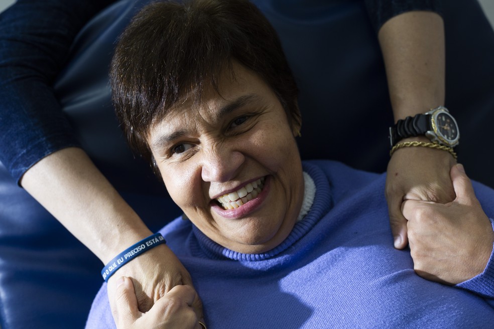 A Atriz Claudia Rodrigues já passou por seis tratamentos tecnológicos inovadores como voluntária contra a doença — Foto: Maria Isabel Oliveira/ Agência O Globo