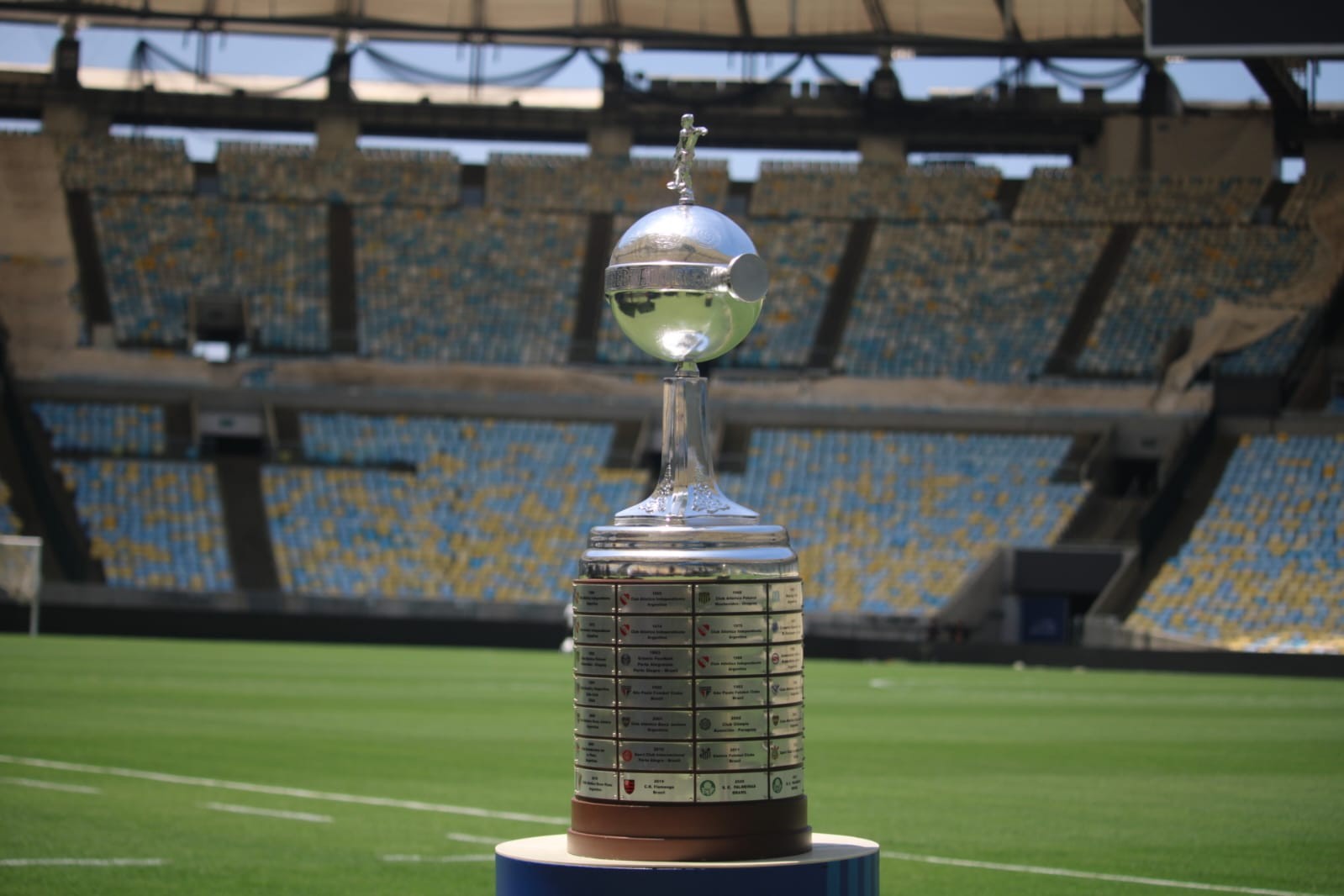 Novas peças em exposição, imagens de drones e cobrança de pênalti: Tour do Maracanã ganha repaginada
