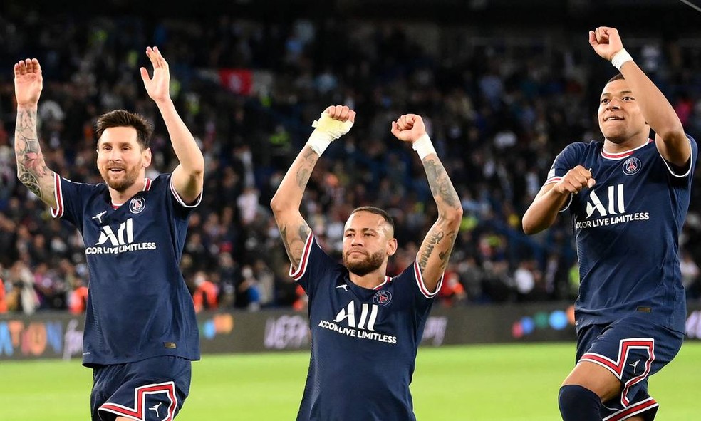 Neymar, Messi e Mbappé pelo PSG — Foto: AFP