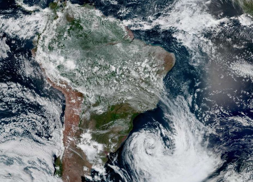 Ciclone se afasta, mas São Paulo pode ter tempestade no fim de semana