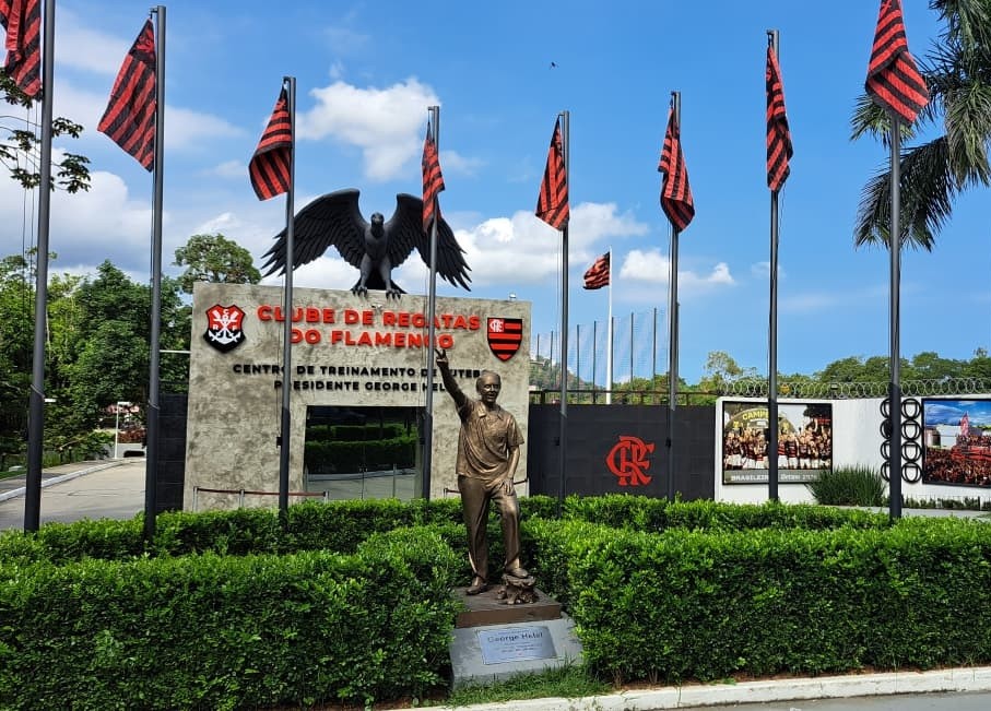 Flamengo encerra semestre com déficit recorde, mas receitas crescem