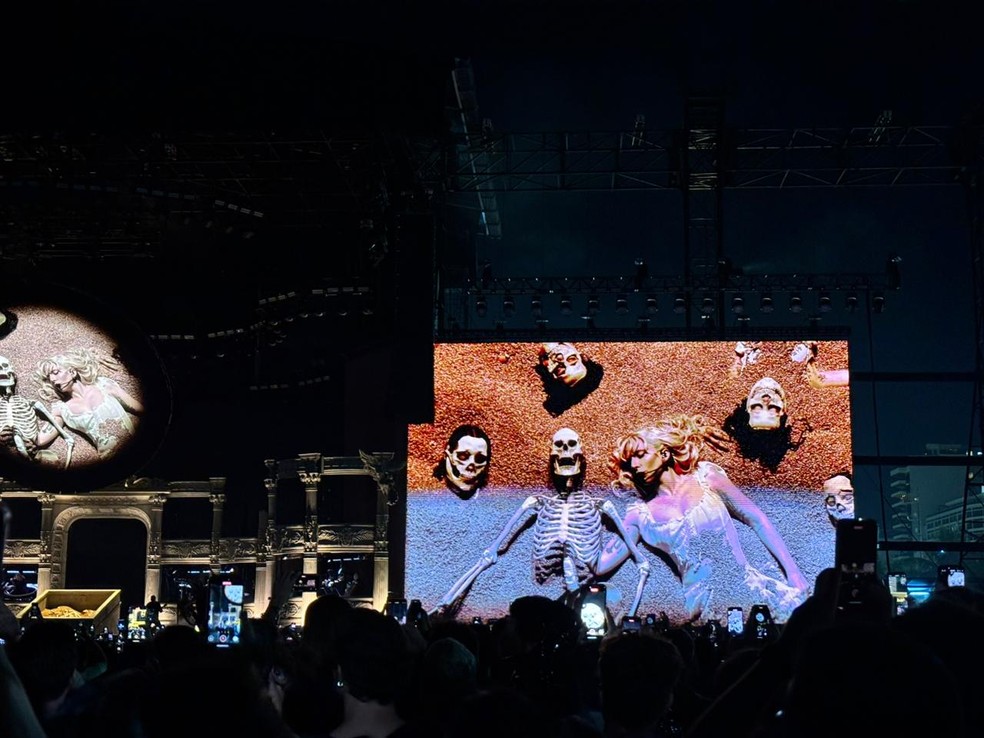Segundo ato: Lady Gaga segue em apresentação icônica na praia de Copacabana — Foto: Carolina Torres / Agência O GLOBO