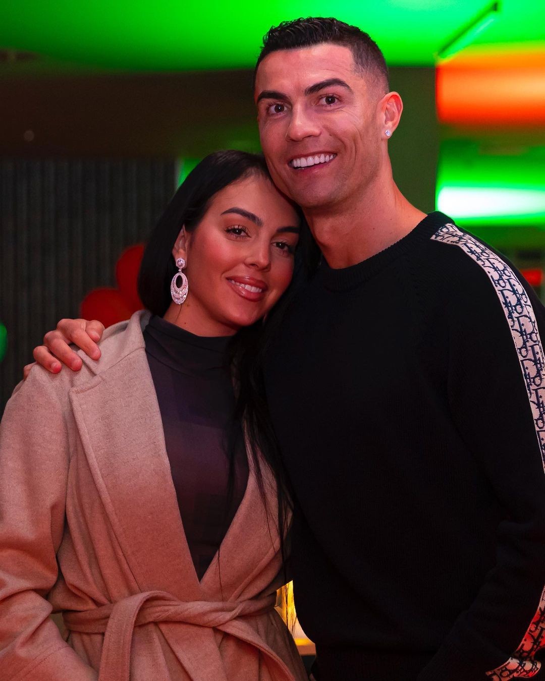 Os dois se conheceram quando o craque jogava no Real Madrid e ela era vendedora da loja Gucci — Foto: Reprodução/Instagram