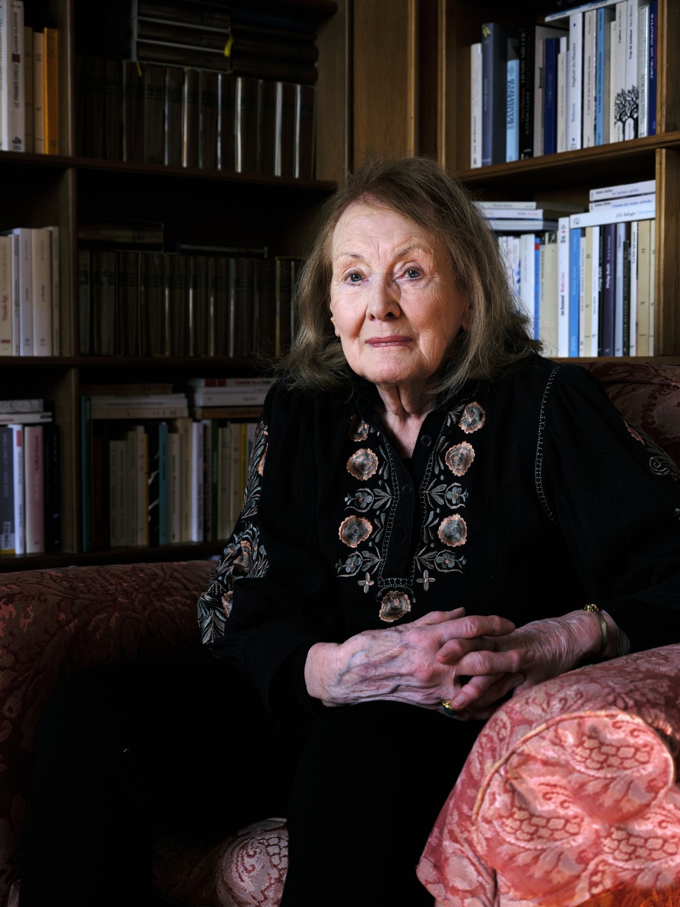 A escritora francesa Annie Ernaux, que recebeu ELA em sua casa, em Cergy-Pontoise — Foto: Fe Pinheiro