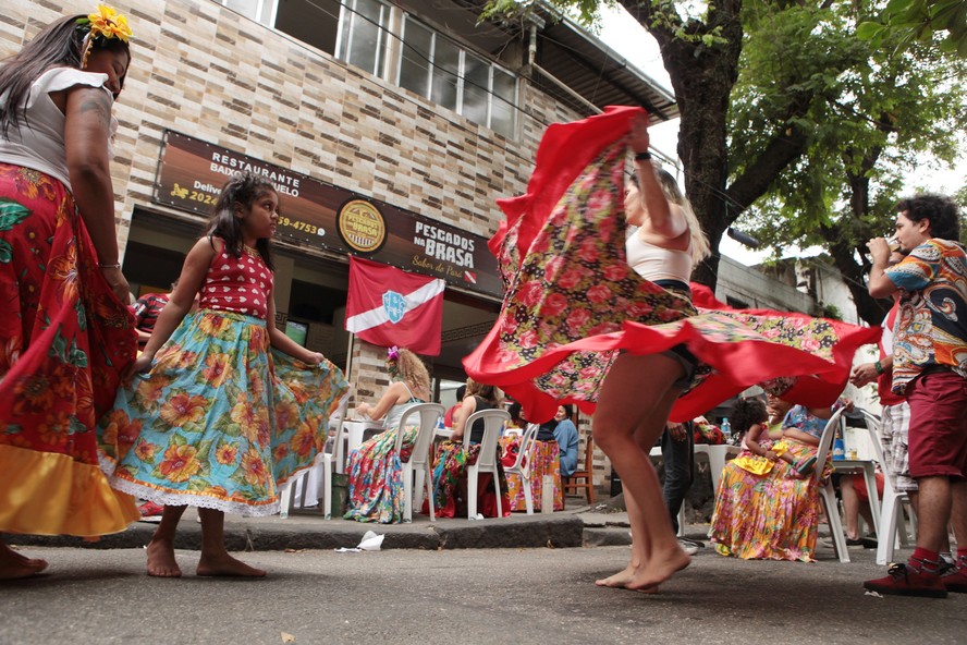 Carimbó em ritmo de pré-carnaval: restaurante na Zona Norte volta a ...