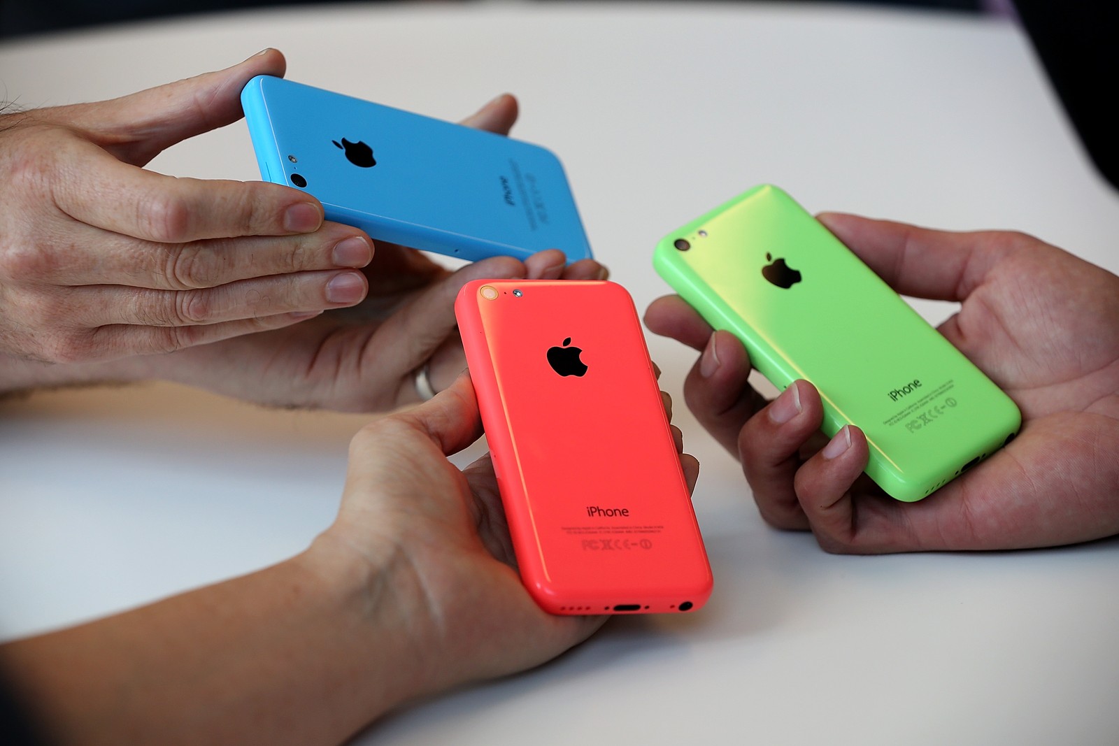 iPhone 5C, da Apple, lançado em 2013 — Foto: AFP
