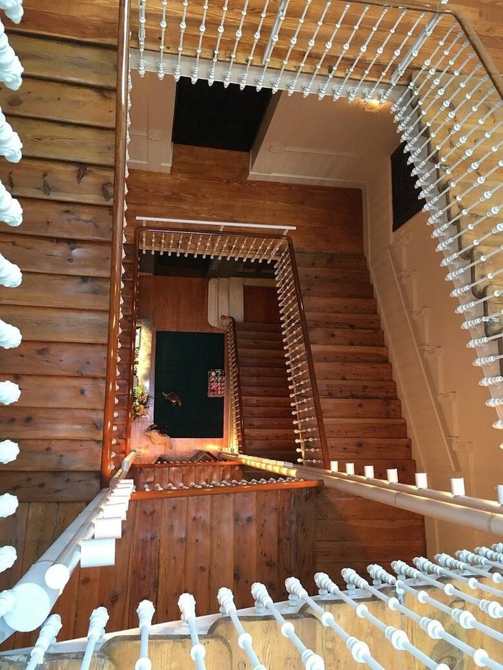 A escadaria principal, tombada como bem cultural, mantém sua estrutura original. — Foto: Divulgação