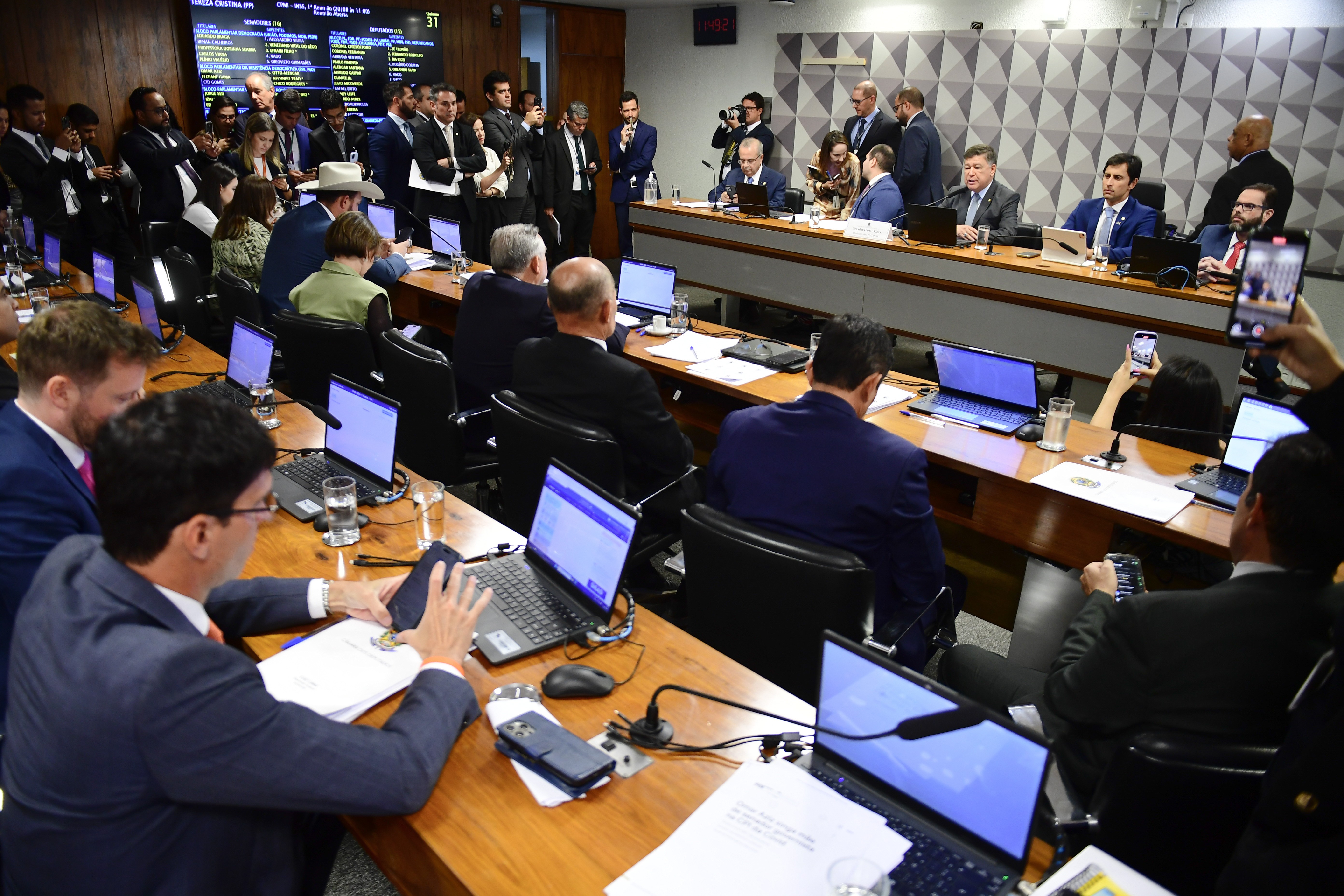 CPI do INSS tem na pauta convocações que miram governos Lula e Bolsonaro e pedidos de acesso às investigações sobre fraudes