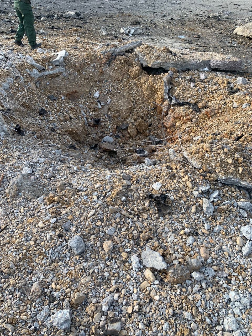 Fotos mostram destruição na base militar de La Carlota e no Forte Tiuna, em Caracas, após ataques dos EUA em 3 de janeiro — Foto: Reprodução