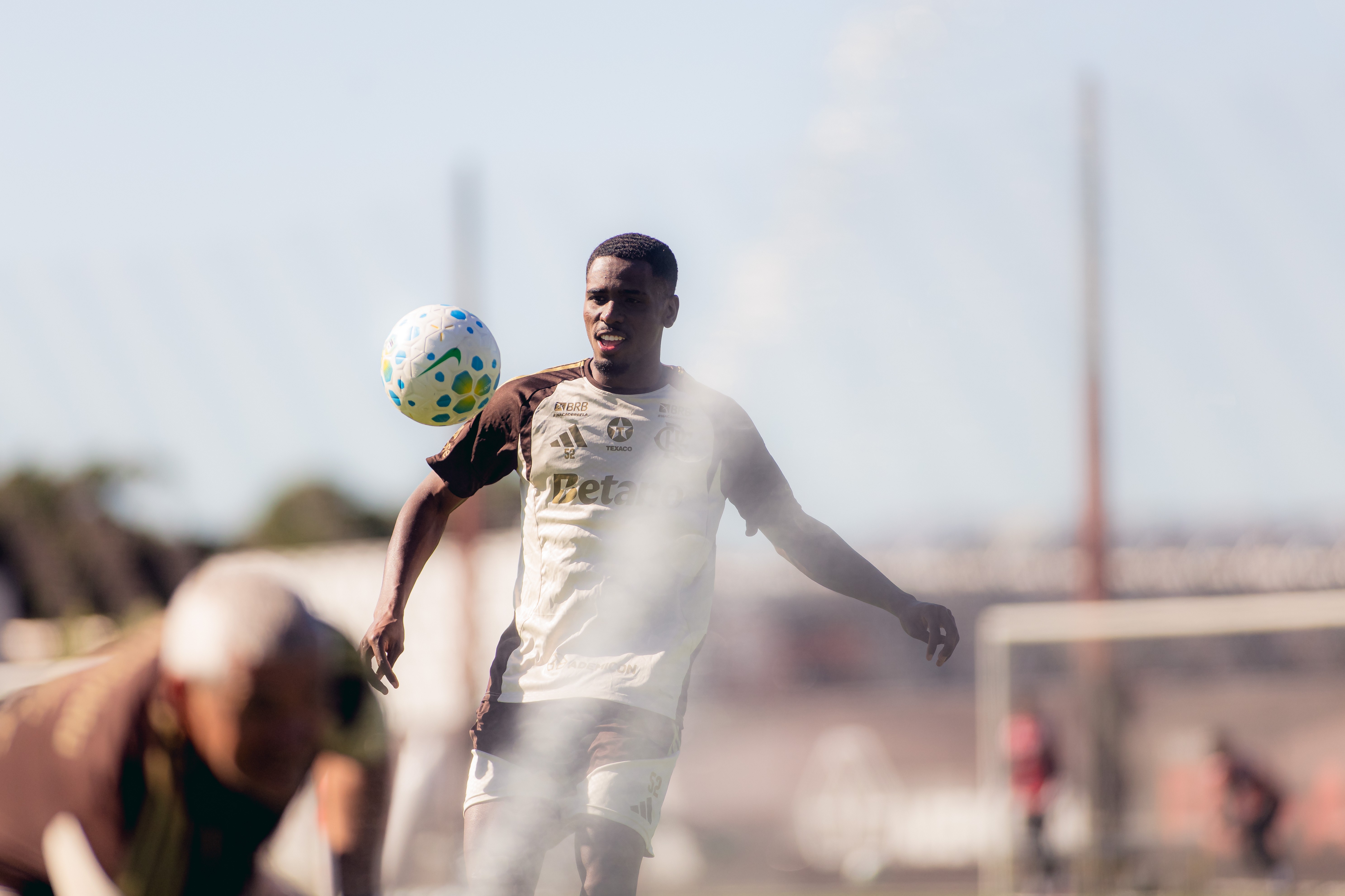 Evertton Araújo tem lesão detectada no adutor e vira desfalque no Flamengo