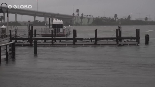 Idalia chega à Flórida e pode ser furacão 'mais poderoso em um século' a atingir o estado