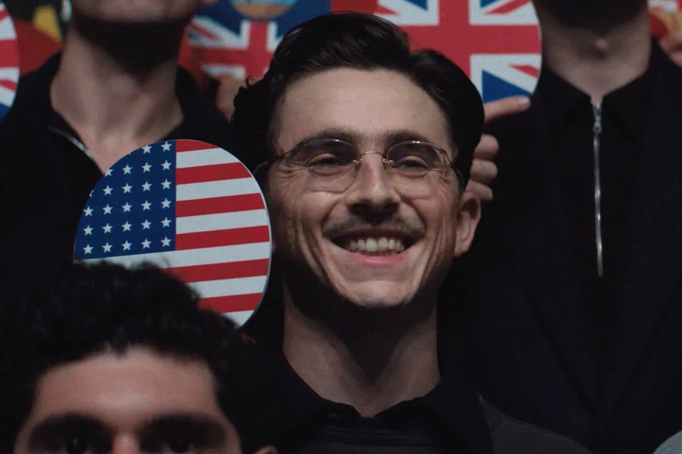 Timothée Chalamet em cena de "Marty supreme" — Foto: Divulgação / A24