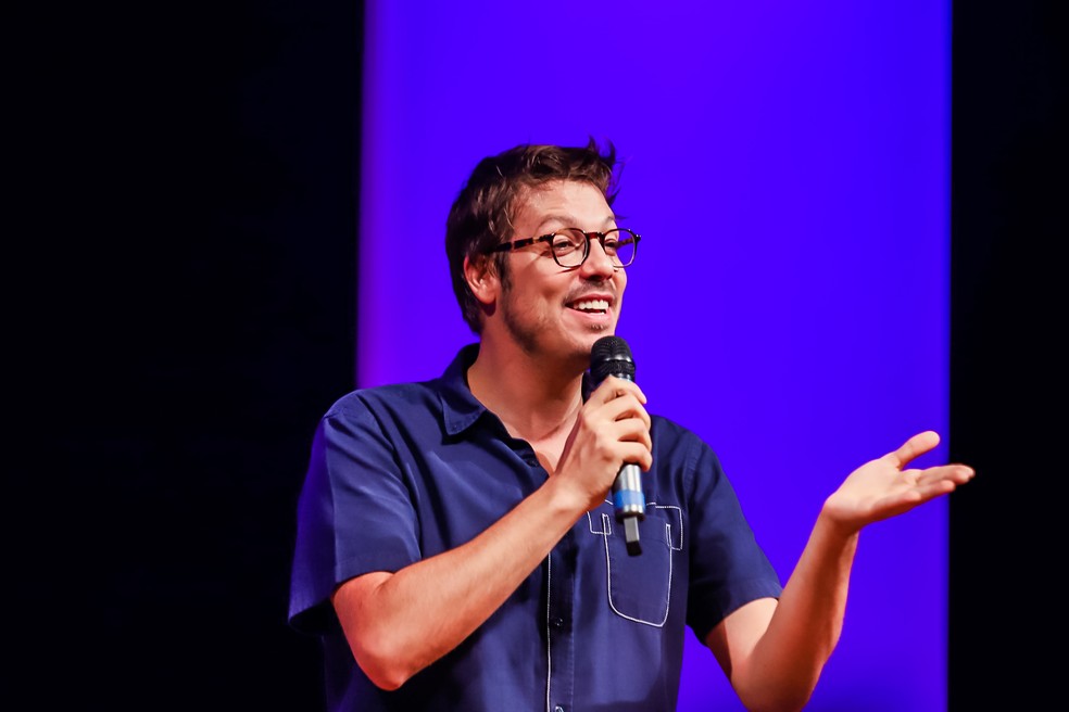 O ator e humorista Fábio Porchat no espetáculo teatral'Histórias do Porchat' — Foto: Divulgação