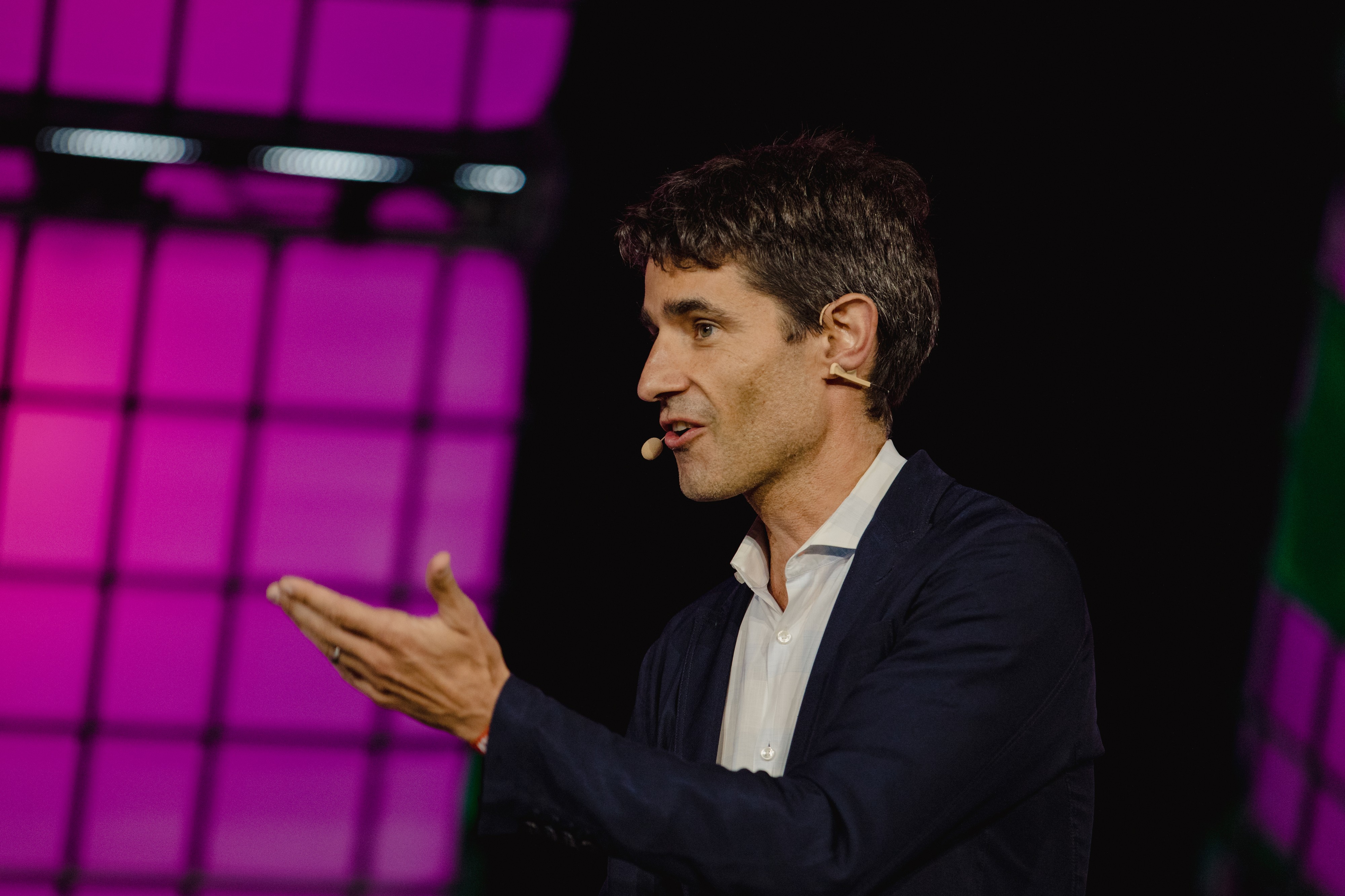 ‘A IA cria muito mais emprego do que elimina’, diz CEO da revista The Atlantic