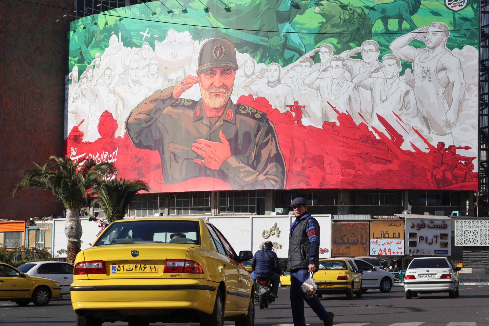 Banner com a imagem de Qasem Soleimani, ex-comandante da Força Quds da Guarda Revolucionária Islâmica do Irã (IRGC), em Teerã — Foto: Atta Kenare/AFP