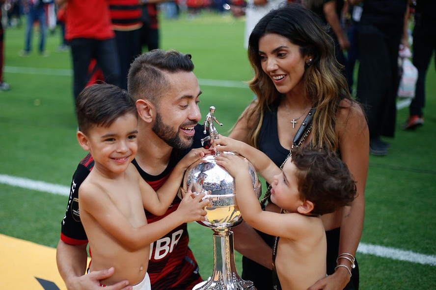 Líder silencioso e pé no chão, Ribeiro é símbolo de títulos no Flamengo ...