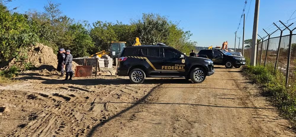 Agentes da PF trocam tiros com suspeitos de trfico na re | Brasil | QTU - Notícias
