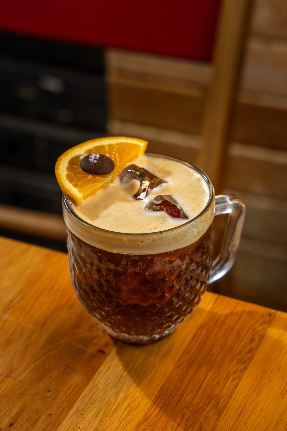 Cafezinho.  No Conserva,  a casca da laranja  é infusionada com cachaça — Foto: Divulgação/Tomás Rangel