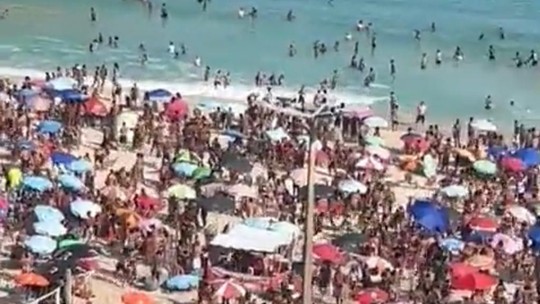 PM detém 80 na Praia de Copacabana; dois ficaram presos