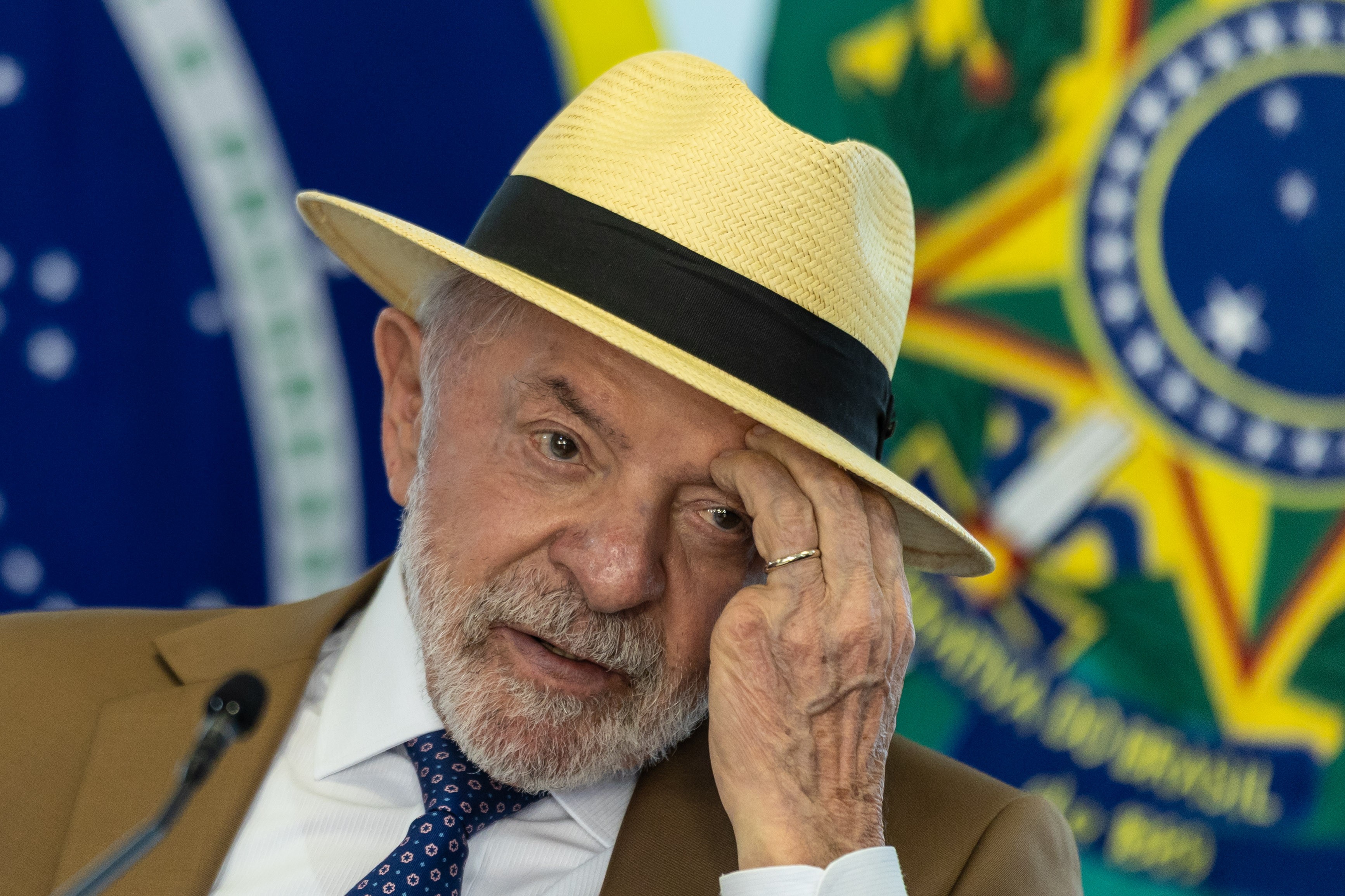Oposição liderada pelo PL inicia movimento para esvaziar votação de PEC da escala 6x1 - QTU Questões do Universo