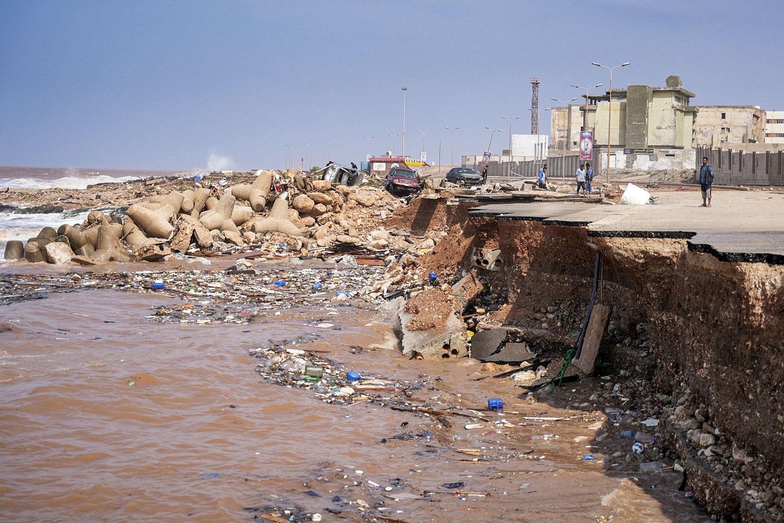 Cidade de Derna, na Líbia, foi devastada por enchentes — Foto: Divulgação Governo da Líbia/AFP