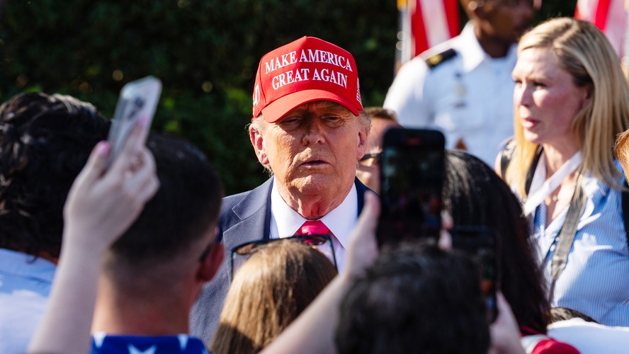 Trump define in&iacute;cio das tarifas para 1&ordm; de agosto antes de vencer o prazo final de quarta-feira para que parceiros comerciais fechem acordos com os EUA