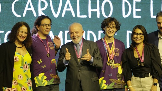 Olimpíada de Matemática agracia 650 alunos e dá medalha de ouro a Lula: 'Significa muito mais do que prêmios que recebi'