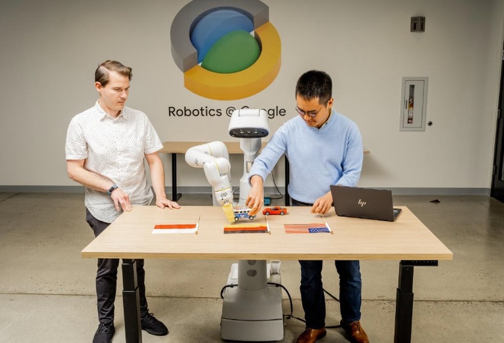 Google testa o robô PaLM-SayCan, que responde ao comando humano