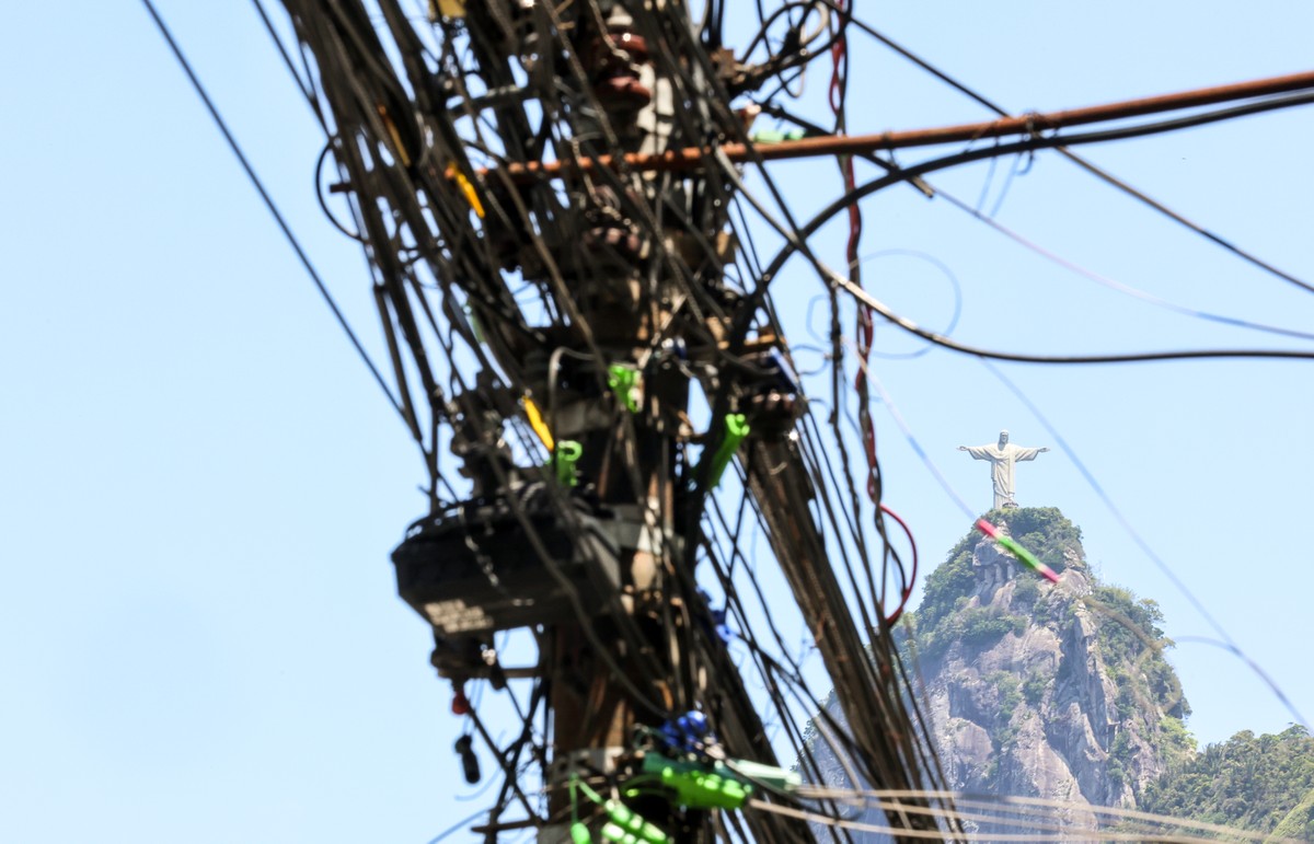 Imagem ilustrativa de "Inteligência Artificial Revela Monumentos Históricos Sem Obstruções"
