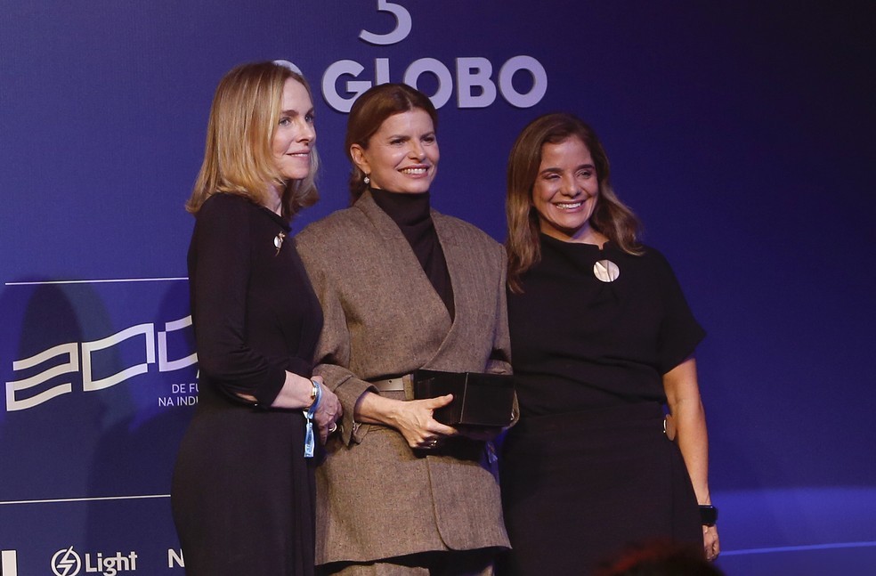 A atriz Débora Bloch recebe o Prêmio Faz Diferença 2025 na categoria TV e Séries das colunistas Patrícia Kogut e Vera Magalhães — Foto: Alexandre Cassiano / Agência O Globo