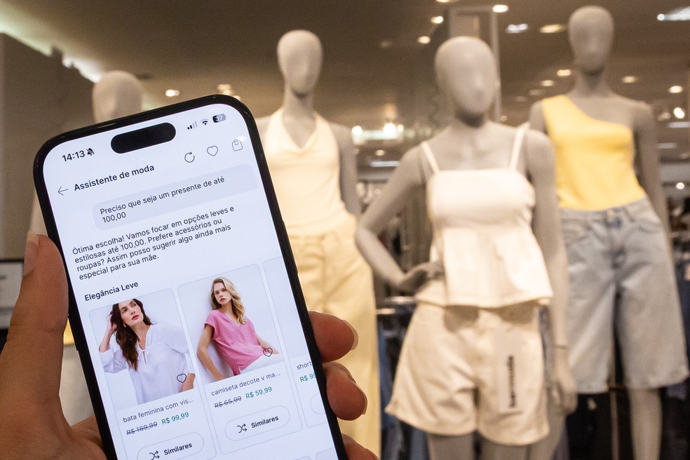 The C&A app conversation guides consumers to the right product in the chain's physical or virtual store, which invests in artificial intelligence — Photo: Julia Aguiar