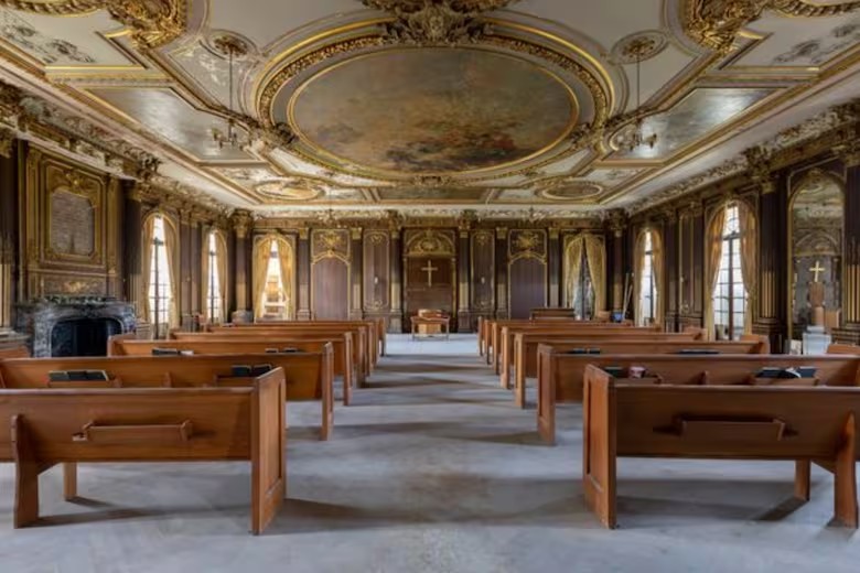 O salão com pista de dança para 1000 pessoas, que foi usado pela última vez como capela da Primeira Igreja Coreana. — Foto: La Nacion