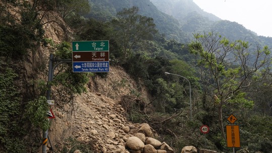 Equipes de resgate ainda buscam pessoas presas em túneis após terremoto em Taiwan
