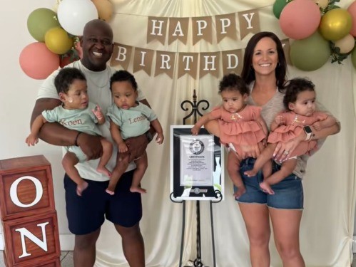 Quadrigêmeos mais prematuros do mundo entram para o Guinness e chegam com saúde aos 2 anos de idade