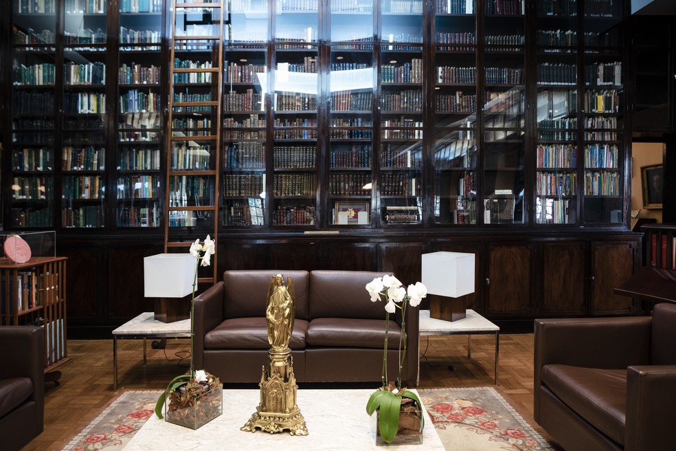 Biblioteca Lúcio de Mendonça, no Petit Trianon, prédio da Academia Brasileira de Letras — Foto: Leo Martins/Agência O Globo