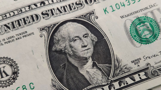 Dólar perde força, mas analistas destacam que futuro da moeda é incerto