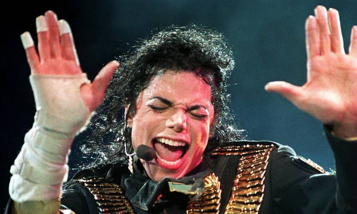 Em entrevista, amigo próximo de Michael Jackson descreve os dias finais do Rei do Pop