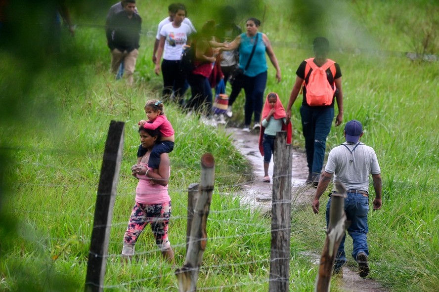 Migrantes em direção aos EUA entram na Nicarágua a partir de Trojes, em Honduras: entre janeiro e junho de 2022, mais de 44 mil migrantes foram registrados em Honduras, sendo a maioria de Cuba