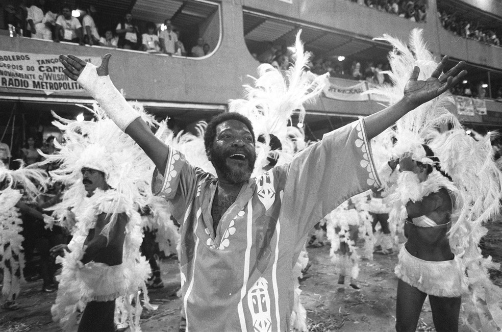 Martinho da Vila em desfile da escola de samba Unidos do Vila Isabel, Kizomba, Festa da Raça — Foto: Jorge William